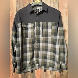 Wrangler ATG Button Up Flannel NWOT Mens X-Large Black and Olive